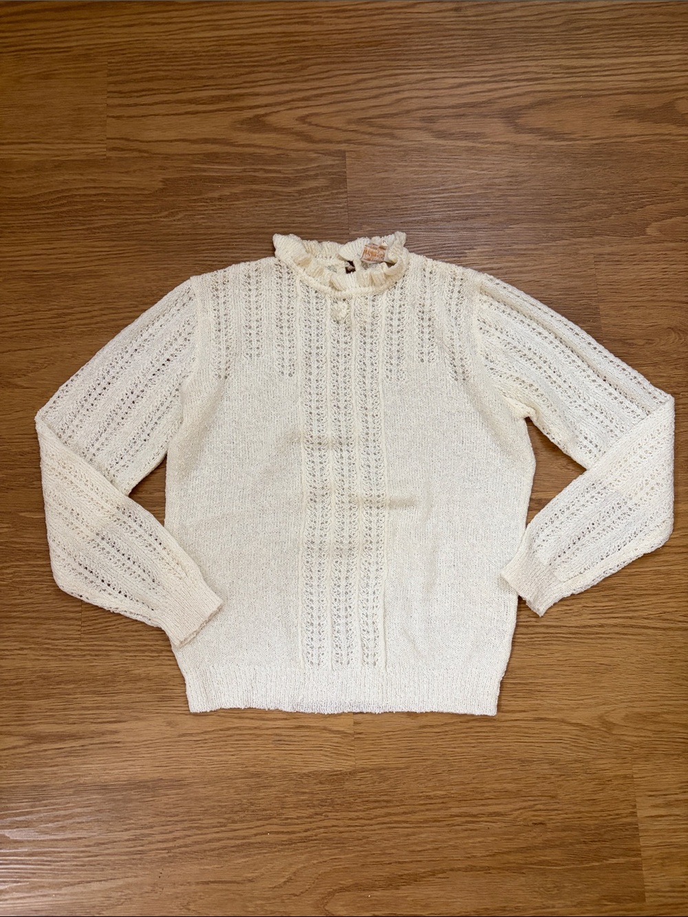 Vintage cream white crochet lightweight sweater